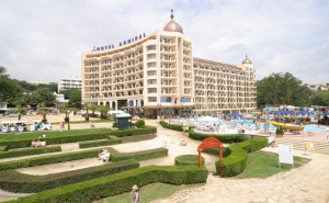 Ultra All Inclusive на Първа Линия в кк Златни Пясъци с Чадър и Шезлонг на Плажа
