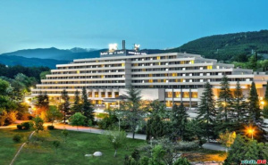 Нова Година в Интерхотел Сандански, 3 Дни с Празнична Вечеря за Двама