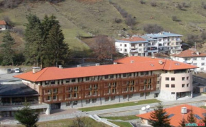 Новогодишна Наздравица в Чепеларе, 3 Дни за Двама с Празнична Вечеря в Хотел Борика