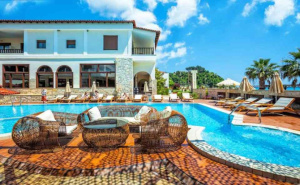 5 дни полупансион за двама през юни 2026 в Xenios Possidi Paradise Hotel