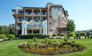 На Метри от Плаж Оазис в Лозенец