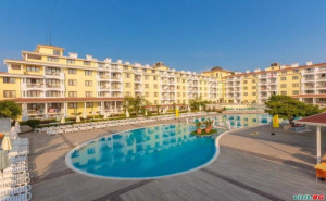 Топ оферта за 2026 в Серенити Бей Царево, All Inclusive чадър и шезлонг на плажа след 01.09