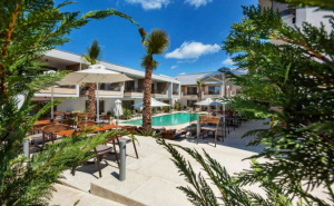 5 дни със закуска за двама през юни в Pefki Deluxe Residences