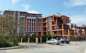 Първа Линия на База Ultra All с Чадър на Плажа и Паркинг в Поморие