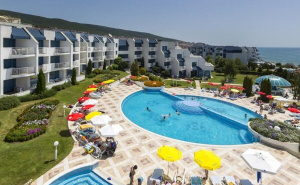 Първа Линия с Изхранване на База All Inclusive в Свети Влас